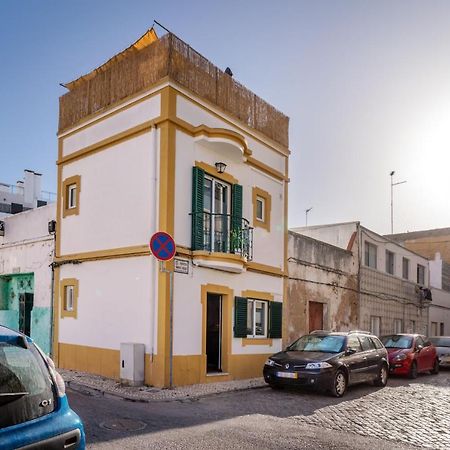 Arty Vintage Townhouse With Rooftop Shower & Sun Loungers โอลเญา ภายนอก รูปภาพ