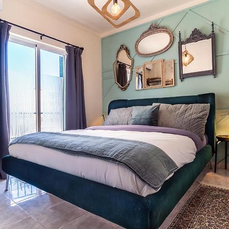 Arty Vintage Townhouse With Rooftop Shower & Sun Loungers โอลเญา ภายนอก รูปภาพ