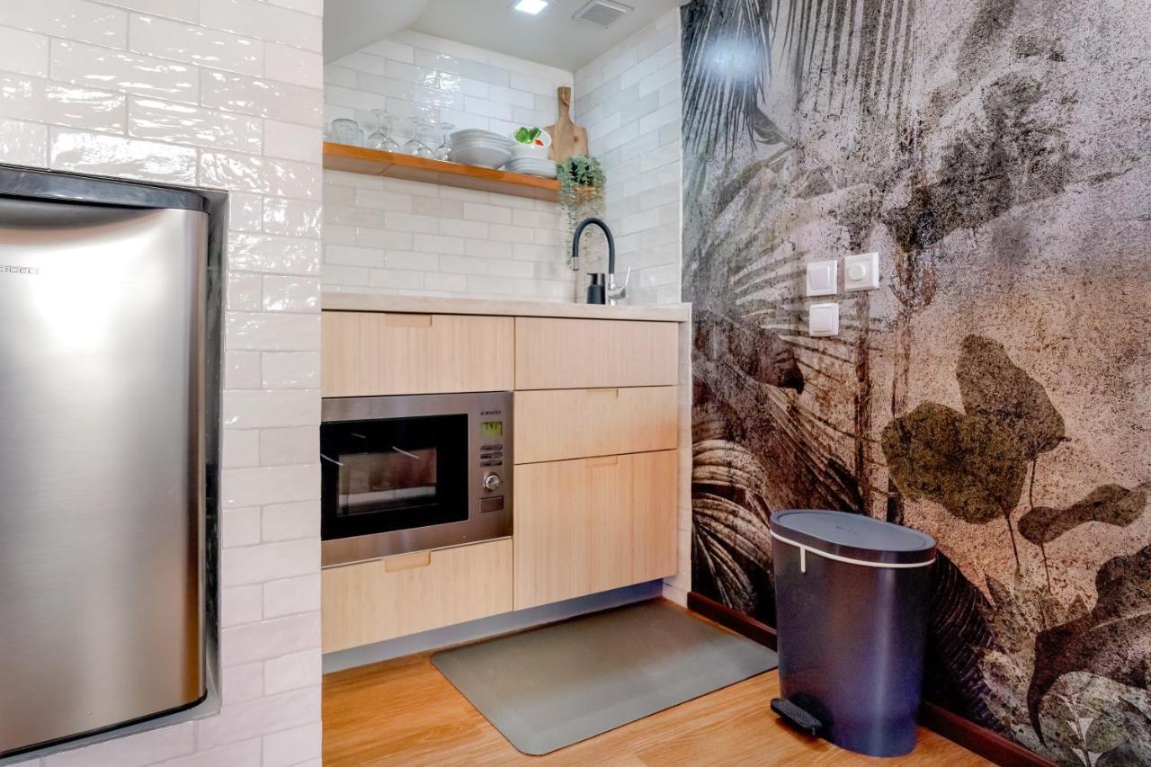 Arty Vintage Townhouse With Rooftop Shower & Sun Loungers โอลเญา ภายนอก รูปภาพ