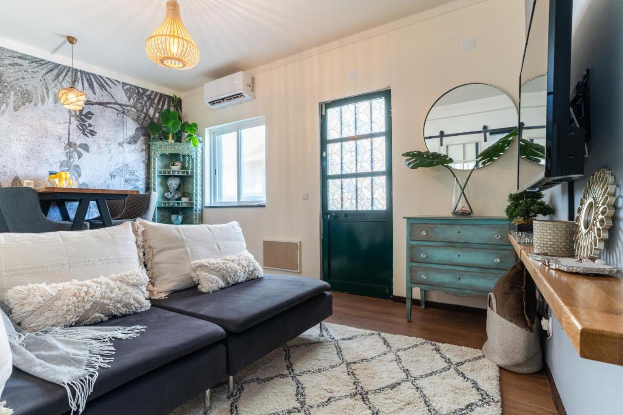 Arty Vintage Townhouse With Rooftop Shower & Sun Loungers โอลเญา ภายนอก รูปภาพ