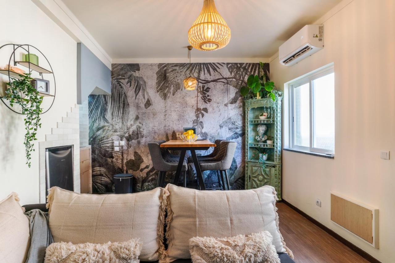 Arty Vintage Townhouse With Rooftop Shower & Sun Loungers โอลเญา ภายนอก รูปภาพ