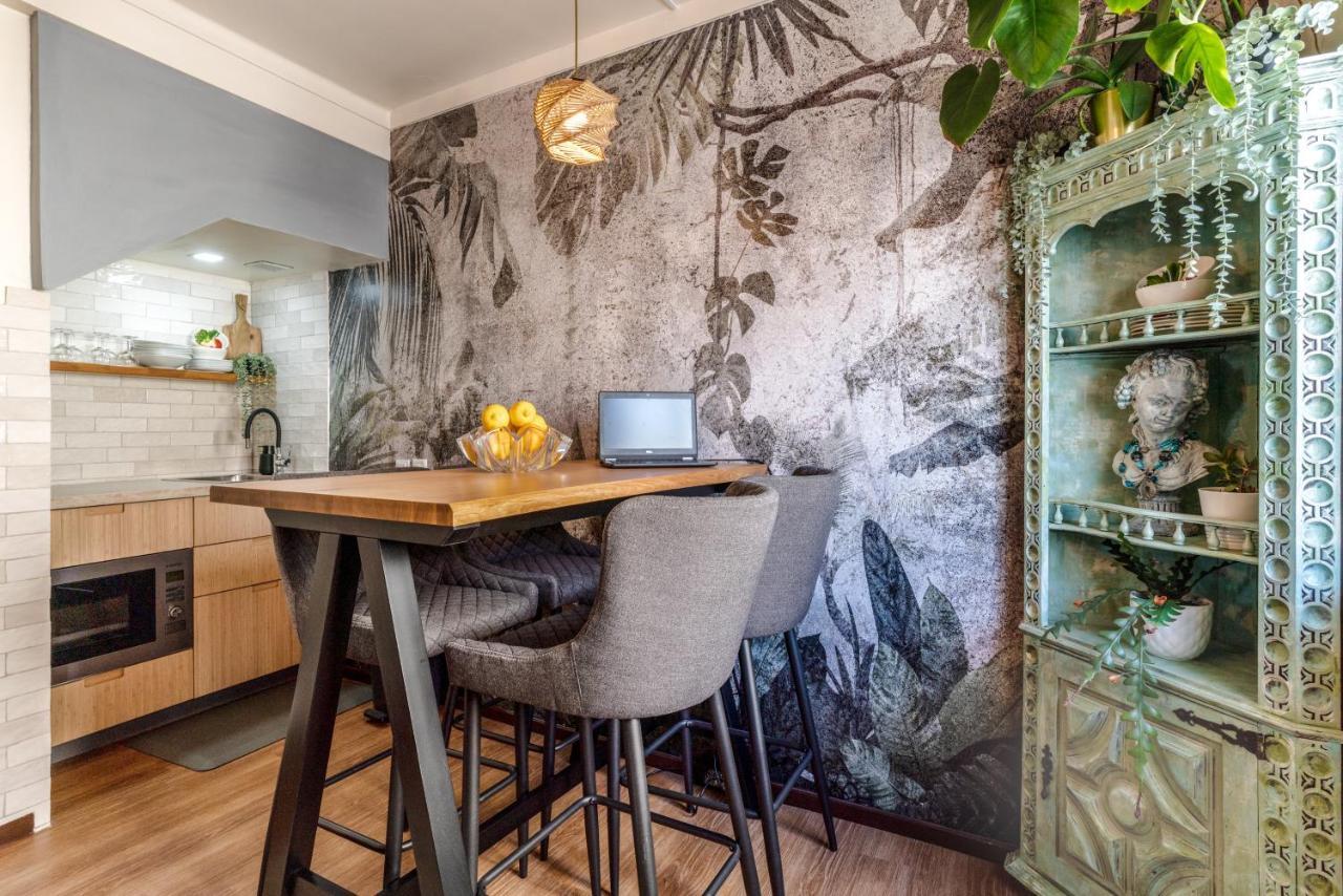 Arty Vintage Townhouse With Rooftop Shower & Sun Loungers โอลเญา ภายนอก รูปภาพ
