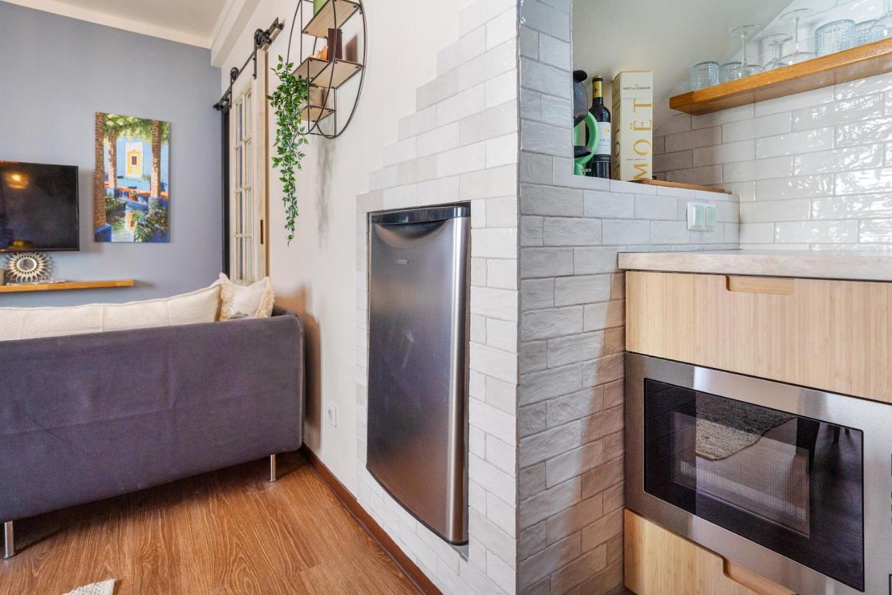 Arty Vintage Townhouse With Rooftop Shower & Sun Loungers โอลเญา ภายนอก รูปภาพ