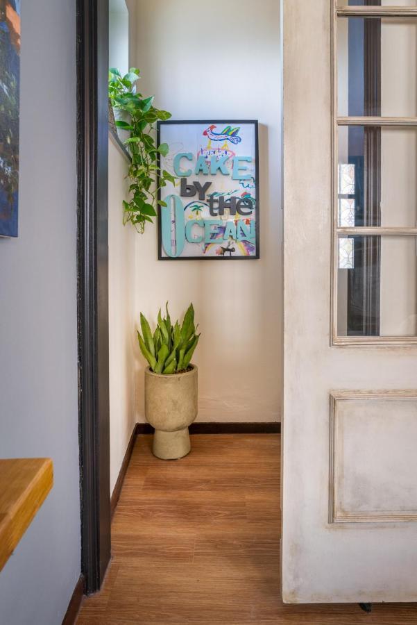 Arty Vintage Townhouse With Rooftop Shower & Sun Loungers โอลเญา ภายนอก รูปภาพ