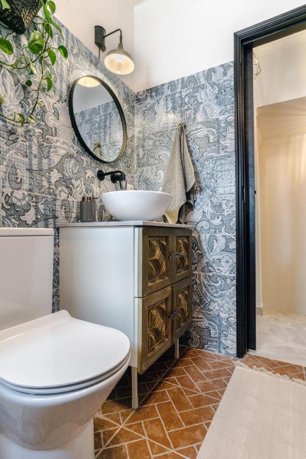 Arty Vintage Townhouse With Rooftop Shower & Sun Loungers โอลเญา ภายนอก รูปภาพ