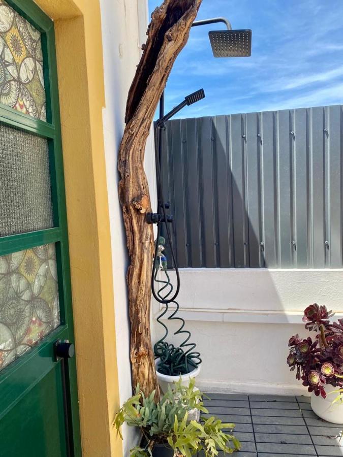 Arty Vintage Townhouse With Rooftop Shower & Sun Loungers โอลเญา ภายนอก รูปภาพ